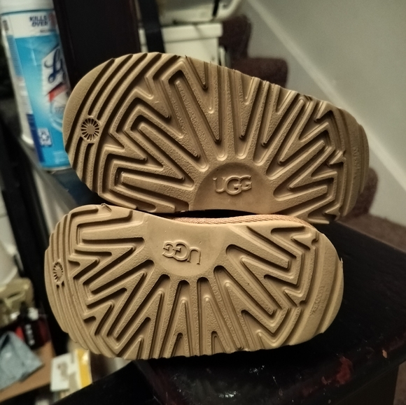 Toddler Boy's boots size 7 Timberland, UGGS, Dr. Martens sz 6 - Picture 7 of 10